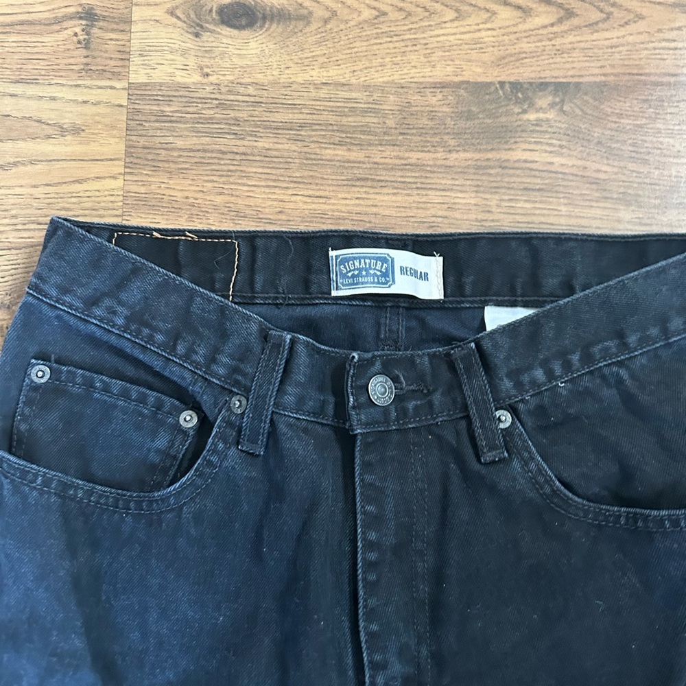 Black Levi’s Jeans - Picture 4 of 5